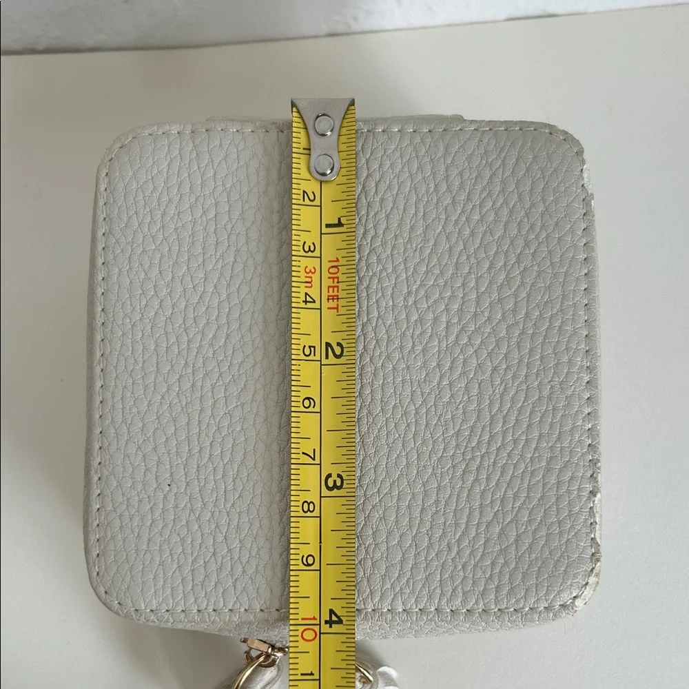 Compact White Leather Travel Jewelry Case with Tassel Zipper